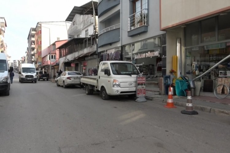 Bursa'da minib&uuml;s 2 kişiye &ccedil;arptı
