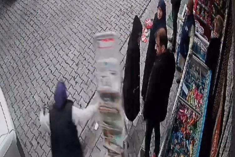 İstanbul'da park yeri tartışmasında ortalığı birbirine katıp kameraya el salladı