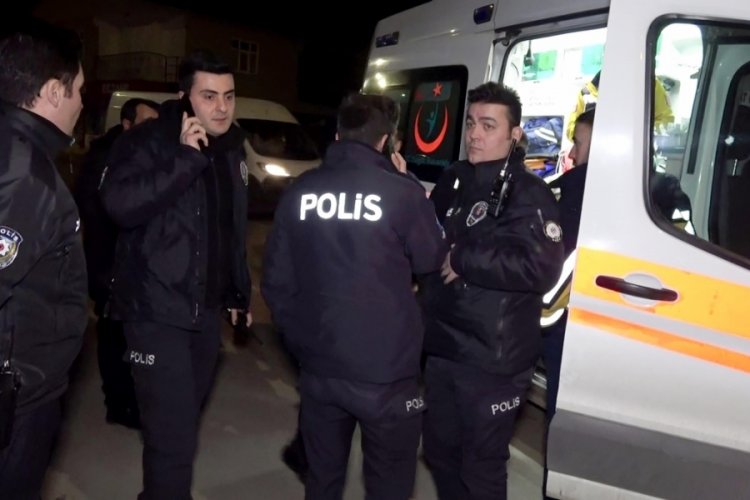 Erzurum'da ablasının 'Beni rahatsız ediyor' dediği şahsı bacaklarından bı&ccedil;akladı!