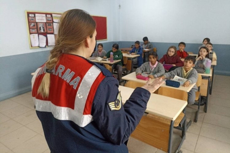 Edirne'de jandarmadan &ouml;ğrencilere eğitim