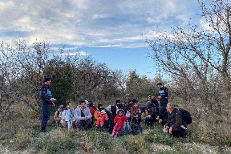 &Ccedil;anakkale'de 4 ayrı operasyonda 75 ka&ccedil;ak g&ouml;&ccedil;men ile 5 organizat&ouml;r yakalandı