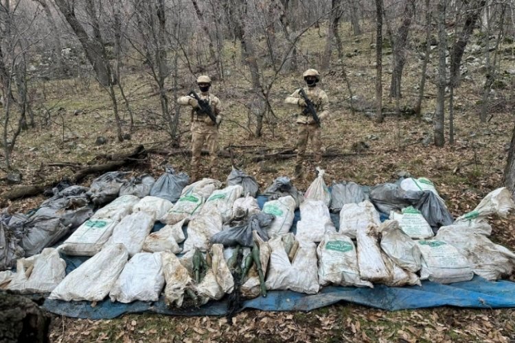 Şırnak'ta ter&ouml;r &ouml;rg&uuml;t&uuml;ne b&uuml;y&uuml;k darbe: &Ccedil;ok sayıda m&uuml;himmat ele ge&ccedil;irildi