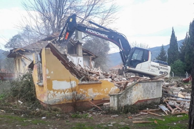 Karacabey'de 2 metruk bina daha ortadan kaldırıldı