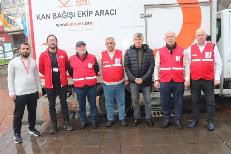 Ordu'da Kızılay'a 14 kez kan bağışı yapan emekli &ouml;ğretmene madalya verildi