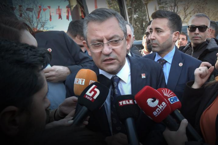 &Ouml;zg&uuml;r &Ouml;zel'den Meral Akşener'e tek c&uuml;mlelik yanıt!