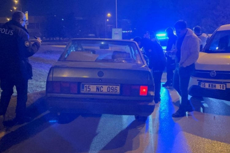 Bursa'da 15 yaşındaki &ccedil;ocuk polisleri peşine taktı, 5 kilometre ka&ccedil;tıktan sonra yakalandı