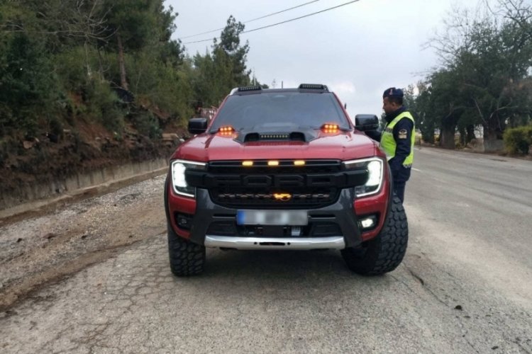 Mersin'de &ccedil;akar lamba takan 3 s&uuml;r&uuml;c&uuml;ye 19 bin TL ceza kesildi