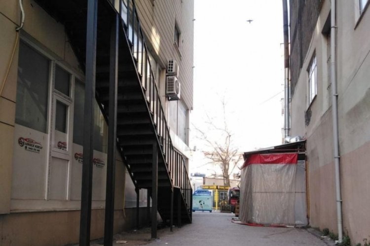 Bursa'da işgaller y&uuml;z&uuml;nden yaya yolu neredeyse yok oldu