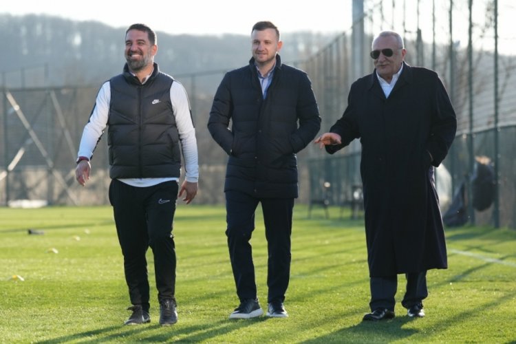 Mehmet Ağar'dan Arda Turan'ın teknik direkt&ouml;r olduğu Ey&uuml;spor'a ziyaret