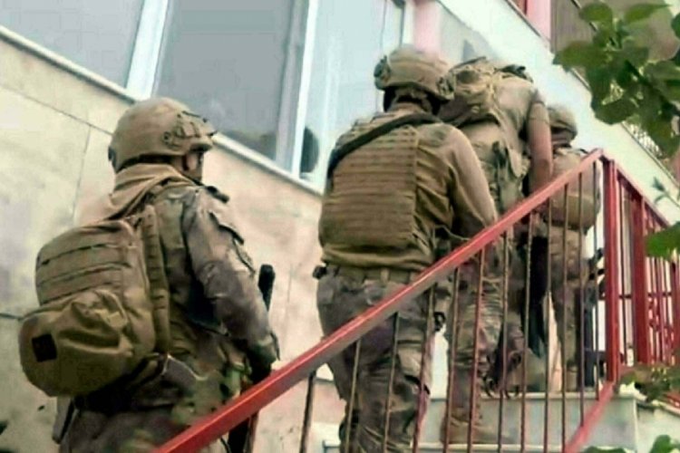 İzmir'de FET&Ouml; operasyonu! 23 kişi g&ouml;zaltına alındı