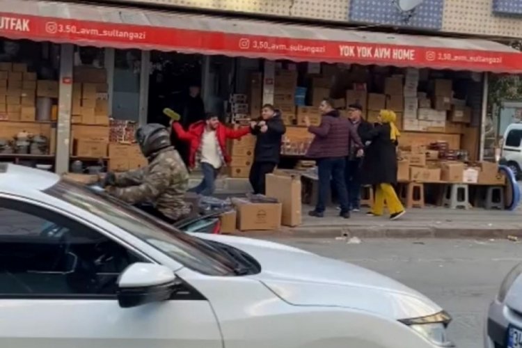 Tartıştığı m&uuml;şteriyi fır&ccedil;a sapıyla d&ouml;vd&uuml;