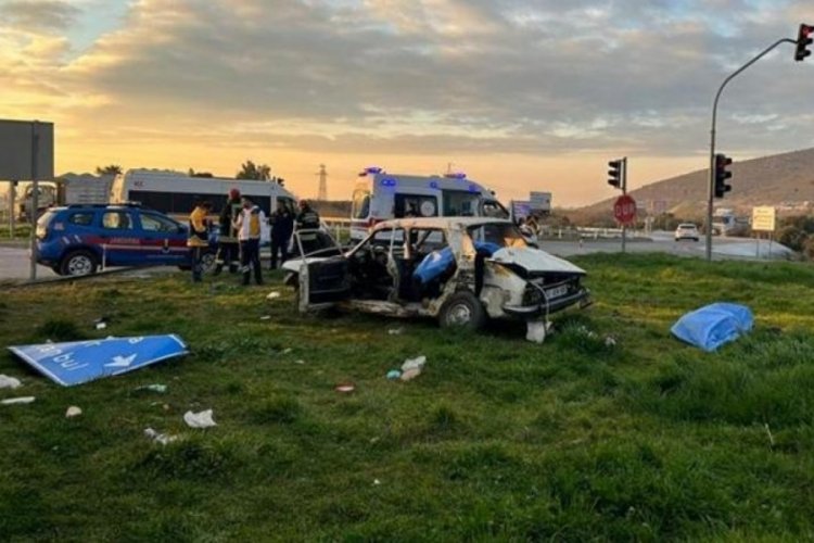 Manisa'da feci kaza: 3 &ouml;l&uuml; 2 yaralı