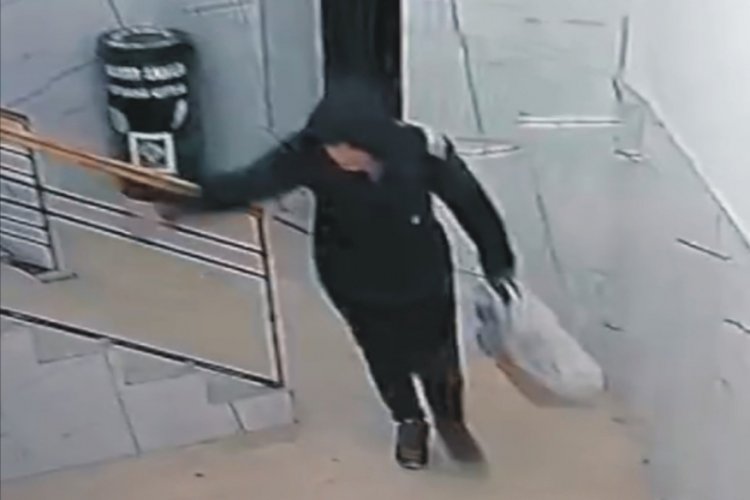Osmaniye'de apartmana girip beğendiği ayakkabıları &ccedil;aldı!