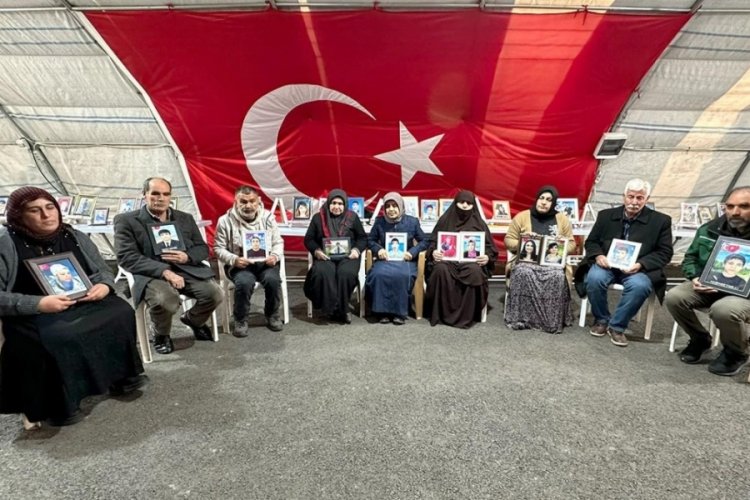 Evlat n&ouml;beti 4 dilde kitaplaştırıldı
