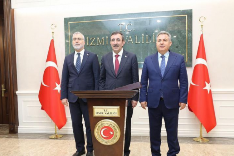 Cevdet Yılmaz İzmir Valiliği'ni ziyaret etti