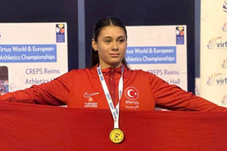 Aysel &Ouml;nder, d&uuml;nya rekoru kırarak altın madalya kazandı