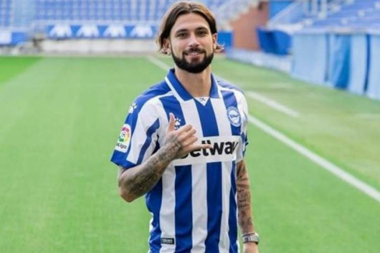 Jota Peleteiro, M&uuml;sl&uuml;man oldu!