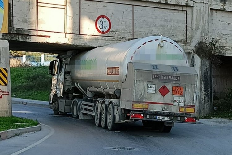 Gaz tankeri sulama kanalı altına sıkıştı
