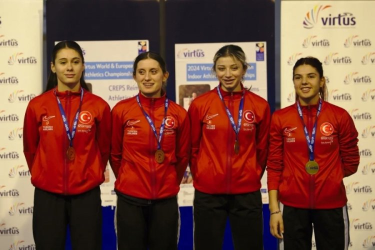 &Ouml;zel milli atletler, 4x200 bayrak yarışında d&uuml;nya rekoru kırdı