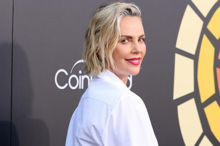 Charlize Theron malikanesini satışa &ccedil;ıkardı: Fiyatının İstanbul'daki bir apartman dairesinden uygun olması dikkat &ccedil;ekti!