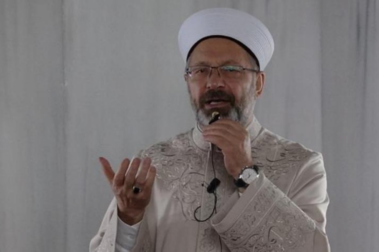 Diyanet İşleri Başkanı Erbaş '&Ccedil;ocuklarla Berat Kandili' programına katıldı