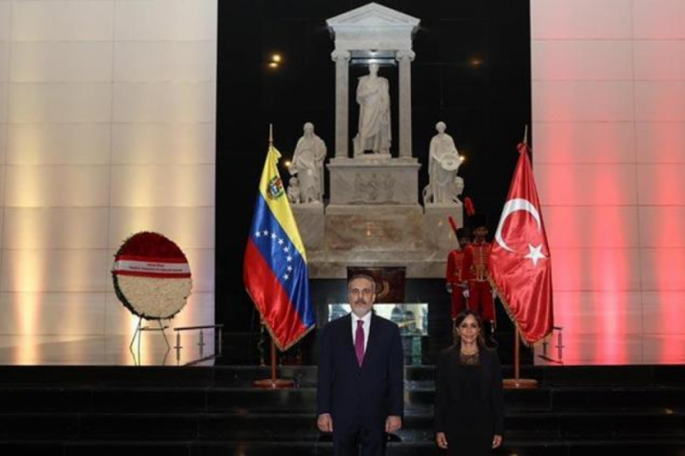 Bakan Fidan, Simon Bolivar'ın anıt mezarını ziyaret etti