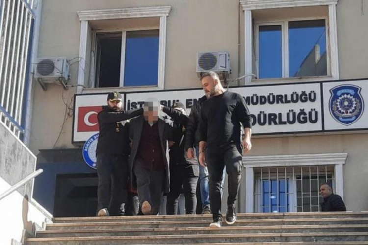 İstanbul'da eşi ve iki kızını &ouml;ld&uuml;rm&uuml;şt&uuml; s&ouml;zleri pes dedirtti!