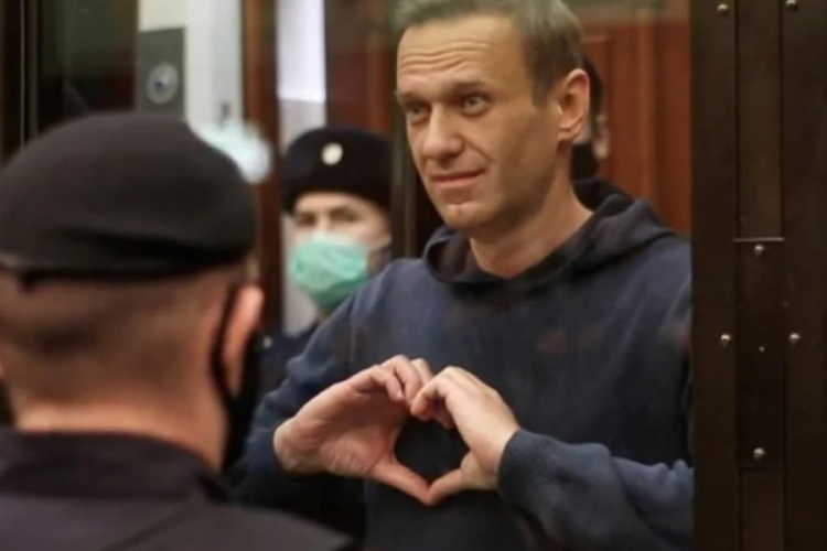 Rus muhalif lider Aleksey Navalny'nin cenazesi ailesine teslim edildi