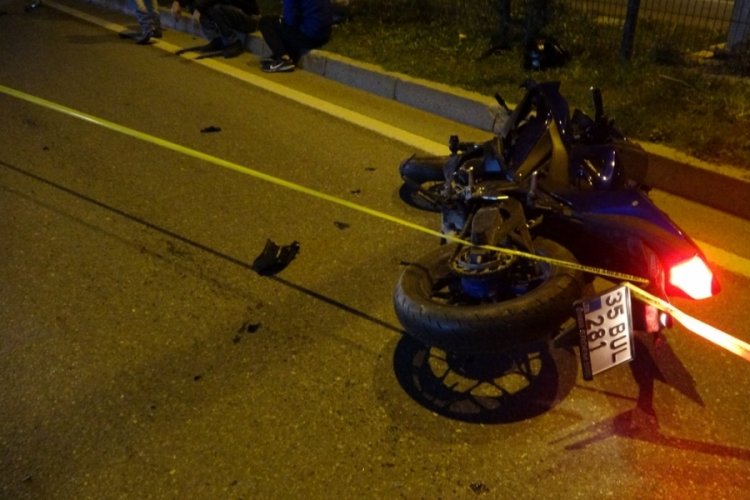 Antalya'da yolun karşısına ge&ccedil;meye &ccedil;alışan kadına motosiklet &ccedil;arptı