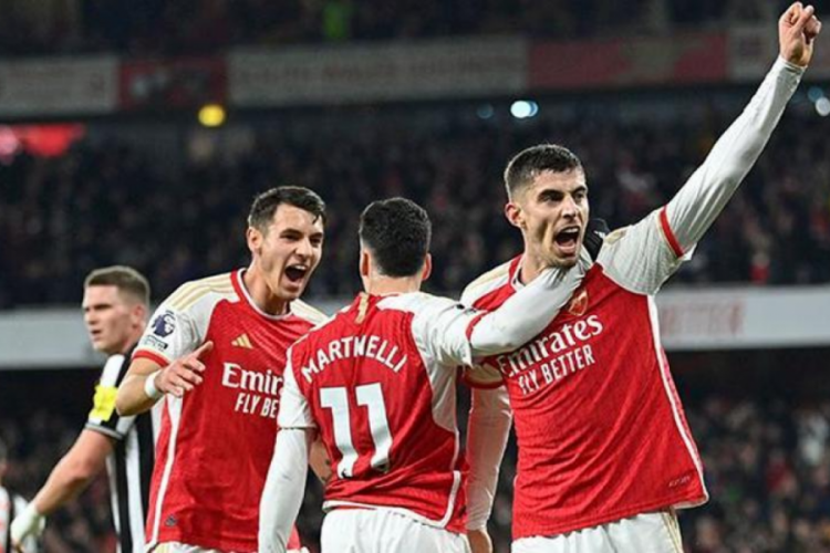 Arsenal, Newcastle United'ı 4 golle ge&ccedil;ti