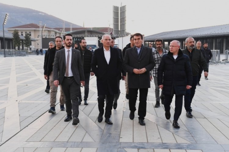 Efkan Ala'dan Osmangazi Meydanı'na tam not