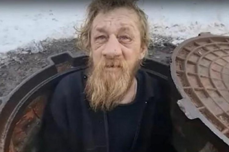 Karısından boşanınca lağımda yaşamaya başladı! 15 yıldır &ouml;ld&uuml; sanılıyordu