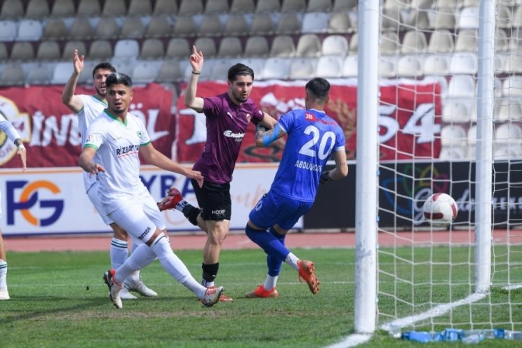 İneg&ouml;lspor Denizlispor'u 4-0 yendi