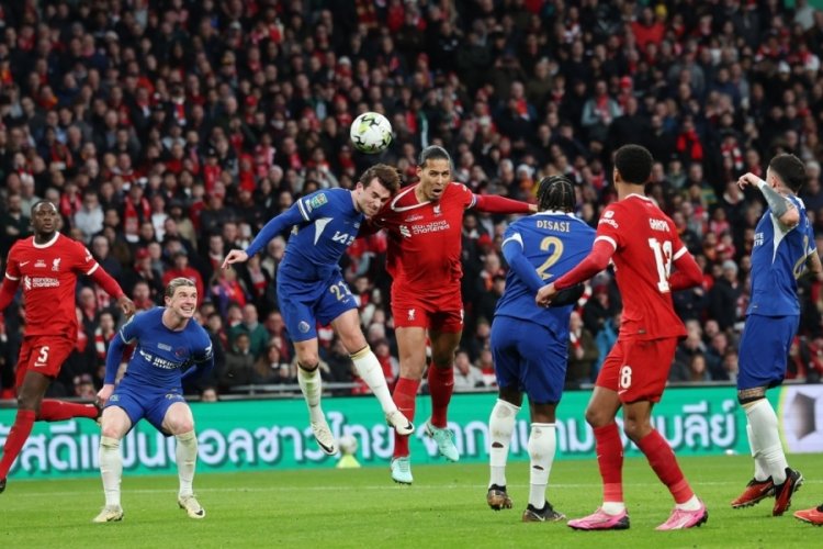 Liverpool, 118'de Van Dijk ile kupaya uzandı