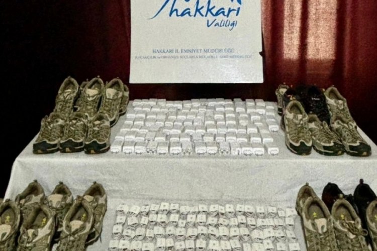 Hakkari'de ka&ccedil;ak 13 kilo altın ve 17 kilo uyuşturucu ele ge&ccedil;irildi