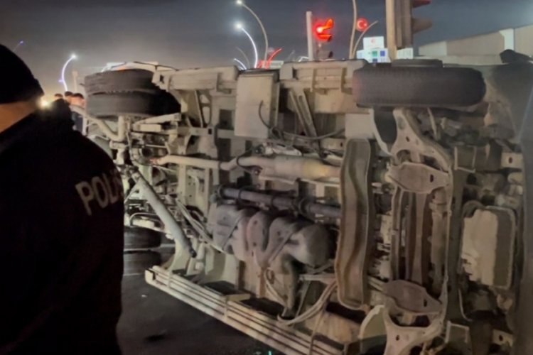 Tekirdağ'da yolcu minib&uuml;s&uuml; devrildi: 13 yaralı