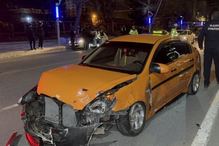 Elazığ'da zincirleme trafik kazası: 2 yaralı
