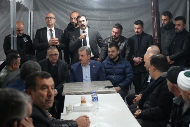 Mustafa Destici, merhum Pevrul Kavlak i&ccedil;in Kur'an-ı Kerim okudu