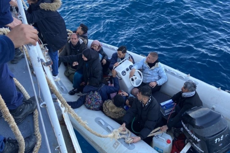 İzmir a&ccedil;ıklarında 92 d&uuml;zensiz g&ouml;&ccedil;men yakalandı