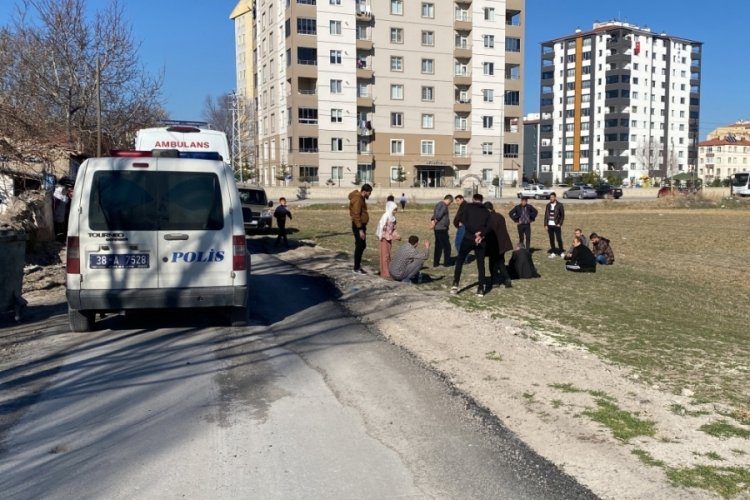 Kayseri'de k&uuml;&ccedil;&uuml;k &ccedil;ocuk koşarken hayatını kaybetti