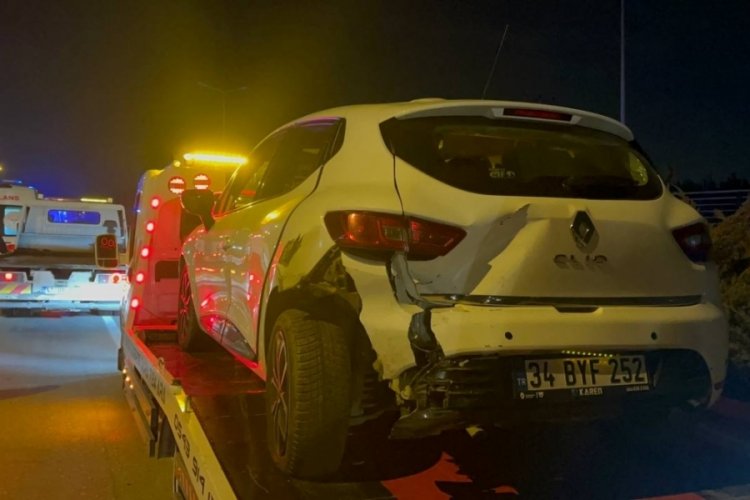 Kocaeli'nde iki otomobil &ccedil;arpıştı! 2 yaralı