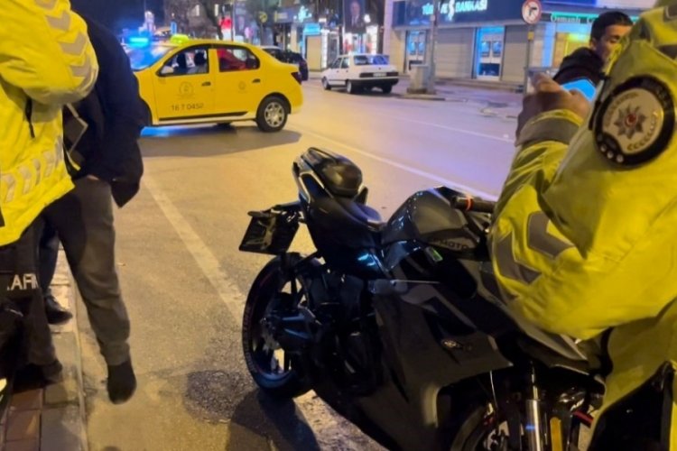 Bursa'da hatalı d&ouml;n&uuml;ş kazaya neden oldu