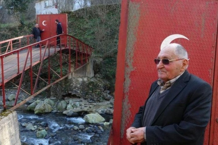Giresun'da k&ouml;pr&uuml; yaptıran adama kimse yardımcı olmadı! K&ouml;pr&uuml;ye kilit vurdu