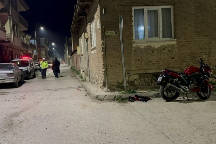 Bursa'da motosikletli önüne çıkan otomobile çarptı!