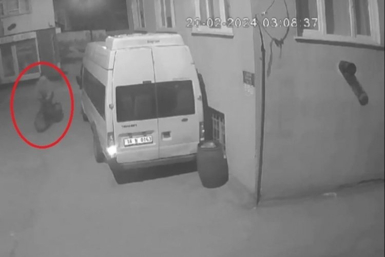 Bursa'da bisikletli hırsız 3. kattaki montu &ccedil;aldı