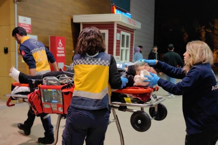 Bursa'da kontrolden &ccedil;ıkan motosiklet devrildi, s&uuml;r&uuml;c&uuml; ağır yaralı