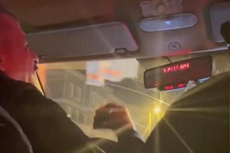 İstanbul'da taksimetreyi a&ccedil;madı, m&uuml;şterileri ara&ccedil;tan indirdi