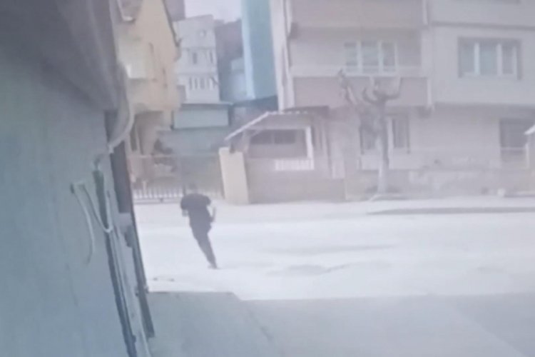 Bursa'da yola &ccedil;ıkan yayaya motosiklet &ccedil;arptı!