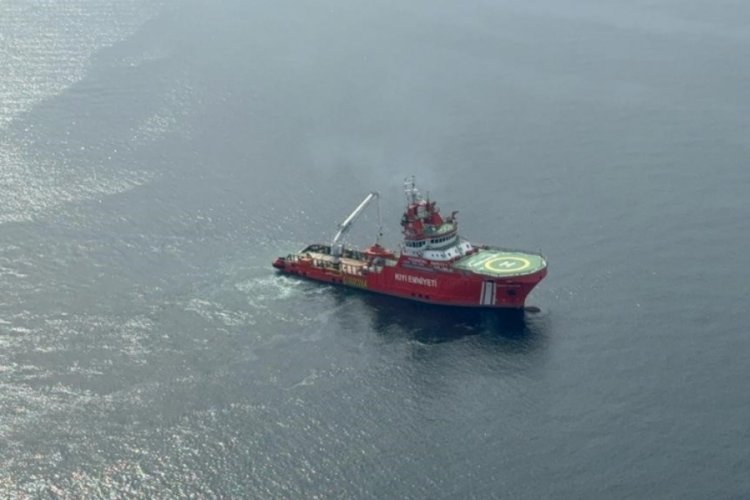 Marmara Denizi'nde batan gemide arama &ccedil;alışmaları havadan g&ouml;r&uuml;nt&uuml;lendi