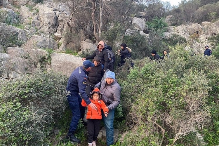 Muğla'da Armutlu Koyunda 21 d&uuml;zensiz g&ouml;&ccedil;men yakalandı